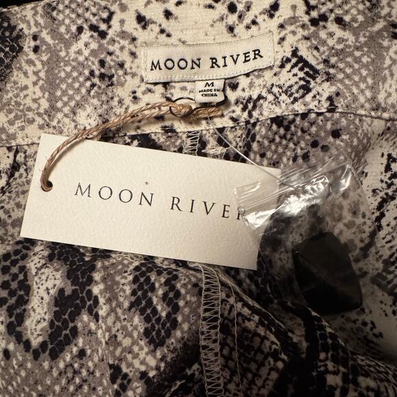 Moon River Snakeskin Print Pants with Belt – NWT – Size M - Picture 6 of 7